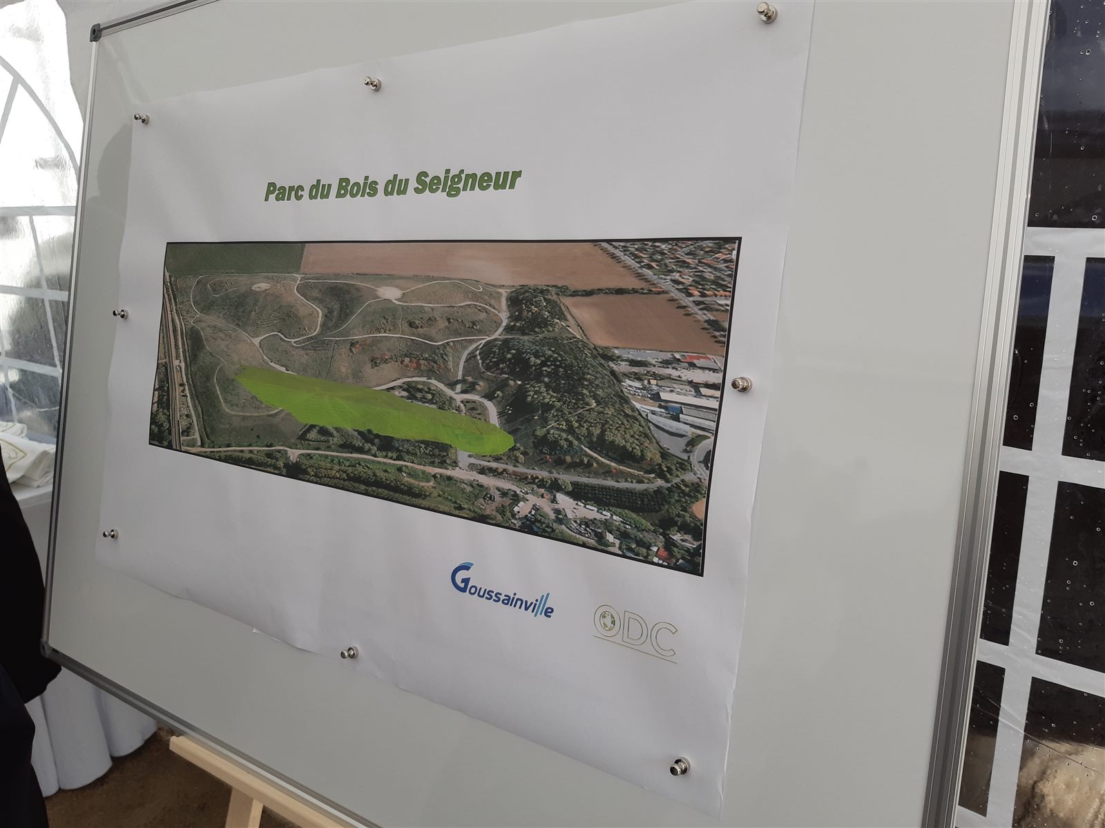 Présentation du projet Parc du Bois du Seigneur sous le chapiteau, ouverture officielle du chantier le 22 septembre 2023